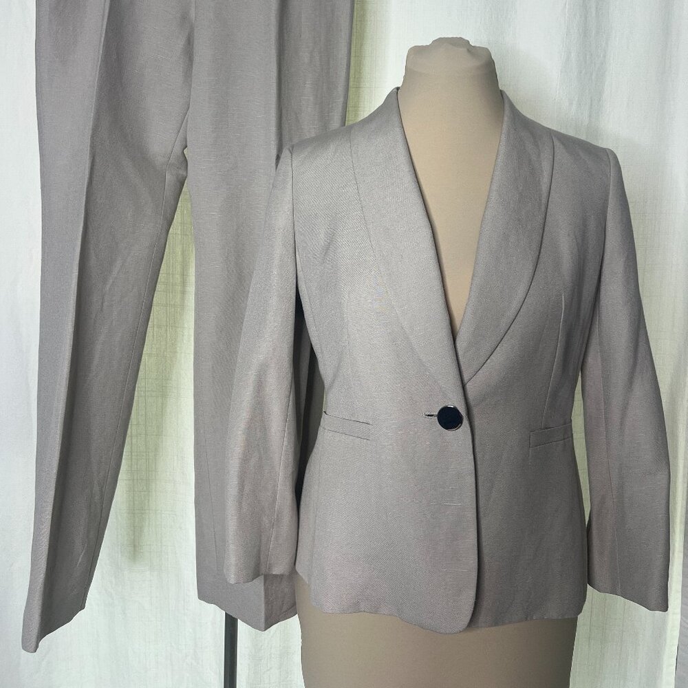 Kasper Biege Pant Suit Side Zipper Pants One Button Jacket 2 pockets Size 6P